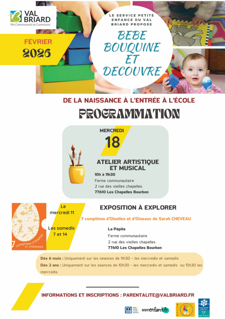 Bébé bouquine et découvre